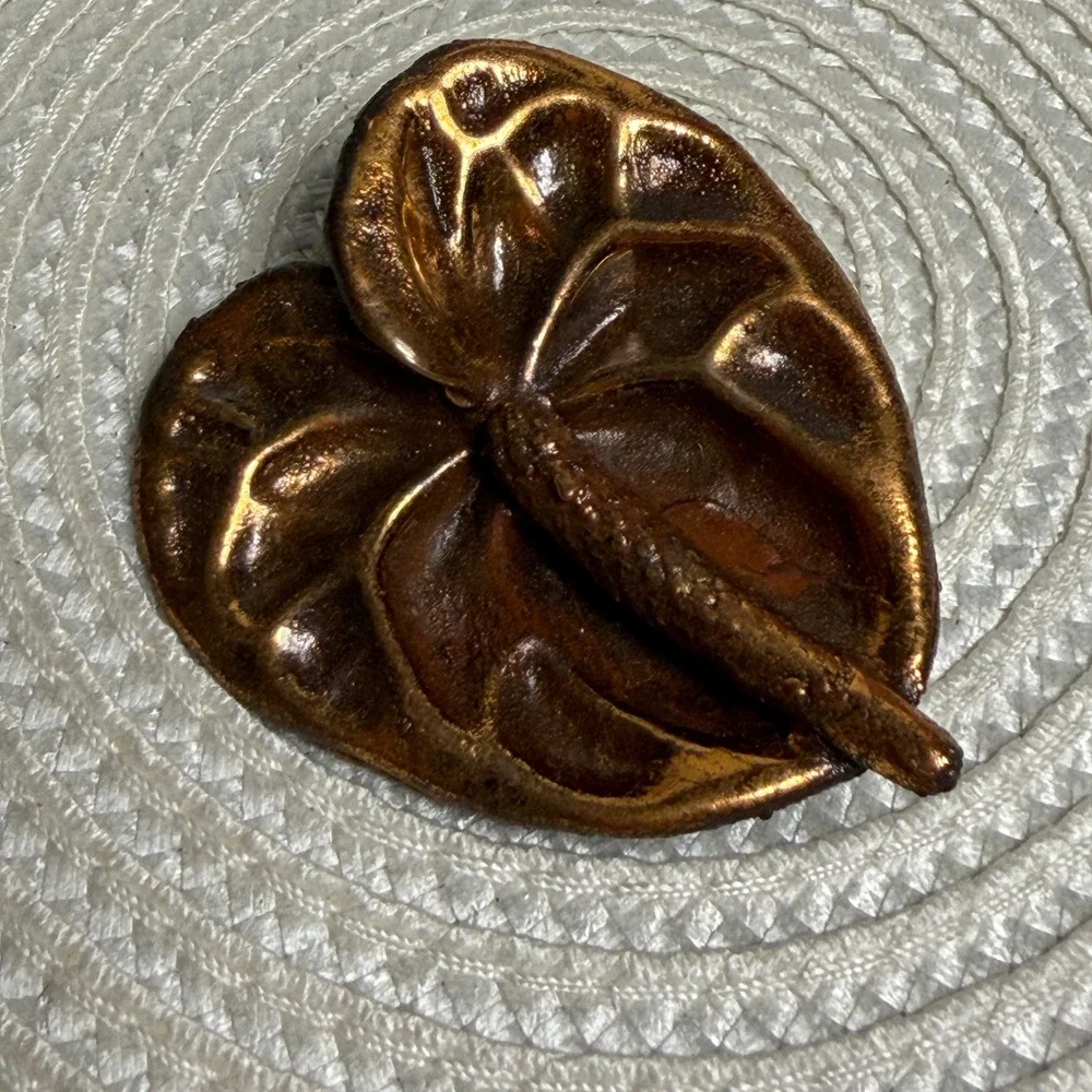 Vintage Genuine Copper Anthurium Leaf Brooch Pin Tropical Botanical Jewelry 2in
